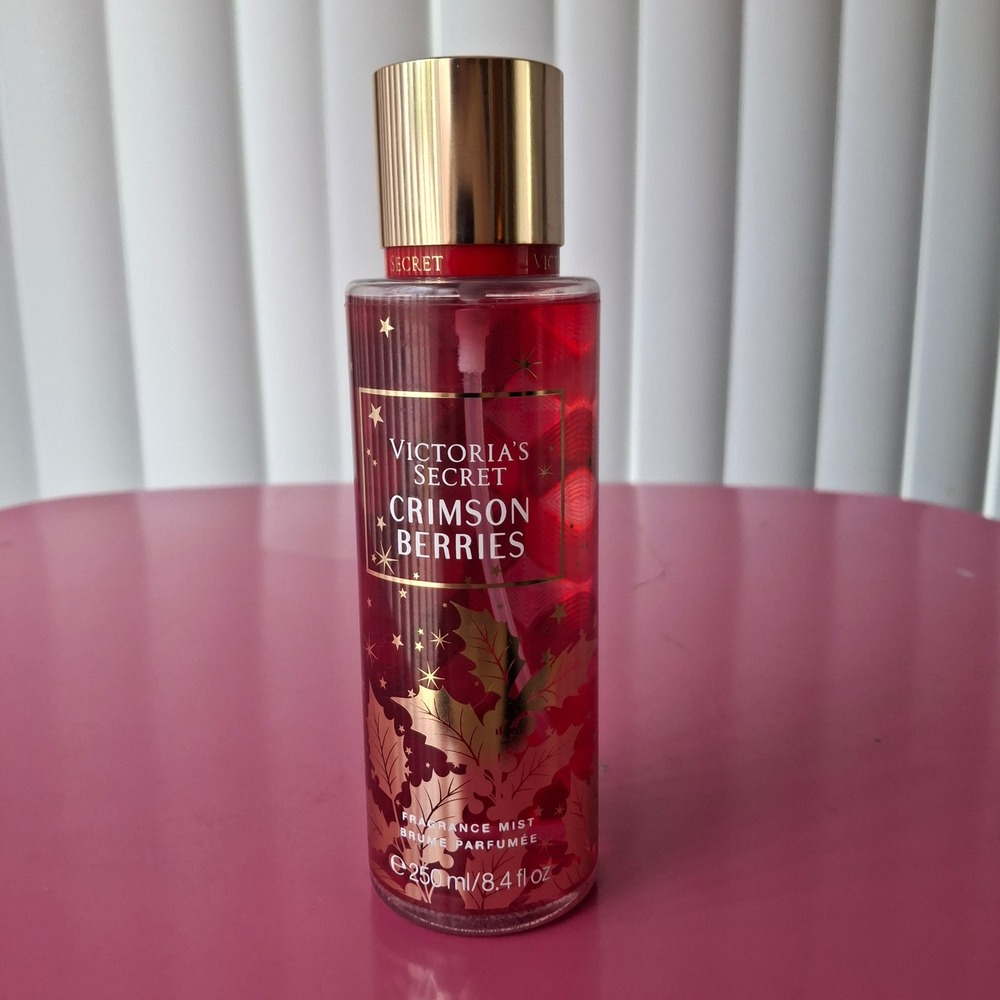 Victoria's Secret CRIMSON BERRIES Fragrance Mist 8.4oz Holiday‎ Limited Edition